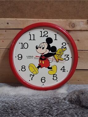 Vintage Disney Mickey Mouse Lorus Quartz Wall Clock Red Retro Character Decor